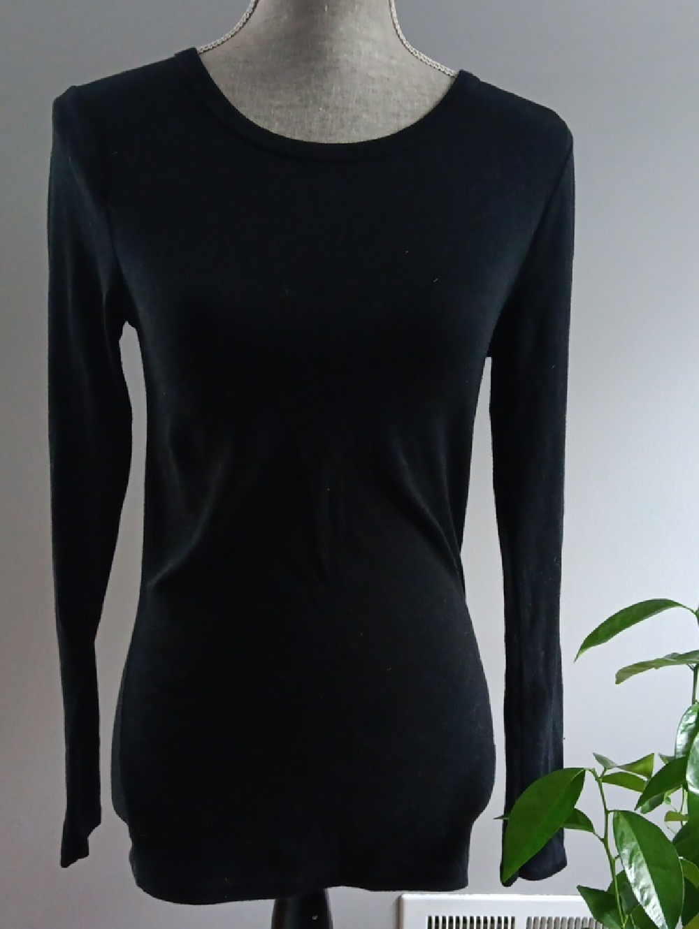 GAP Black Long Sleeve Tee - S